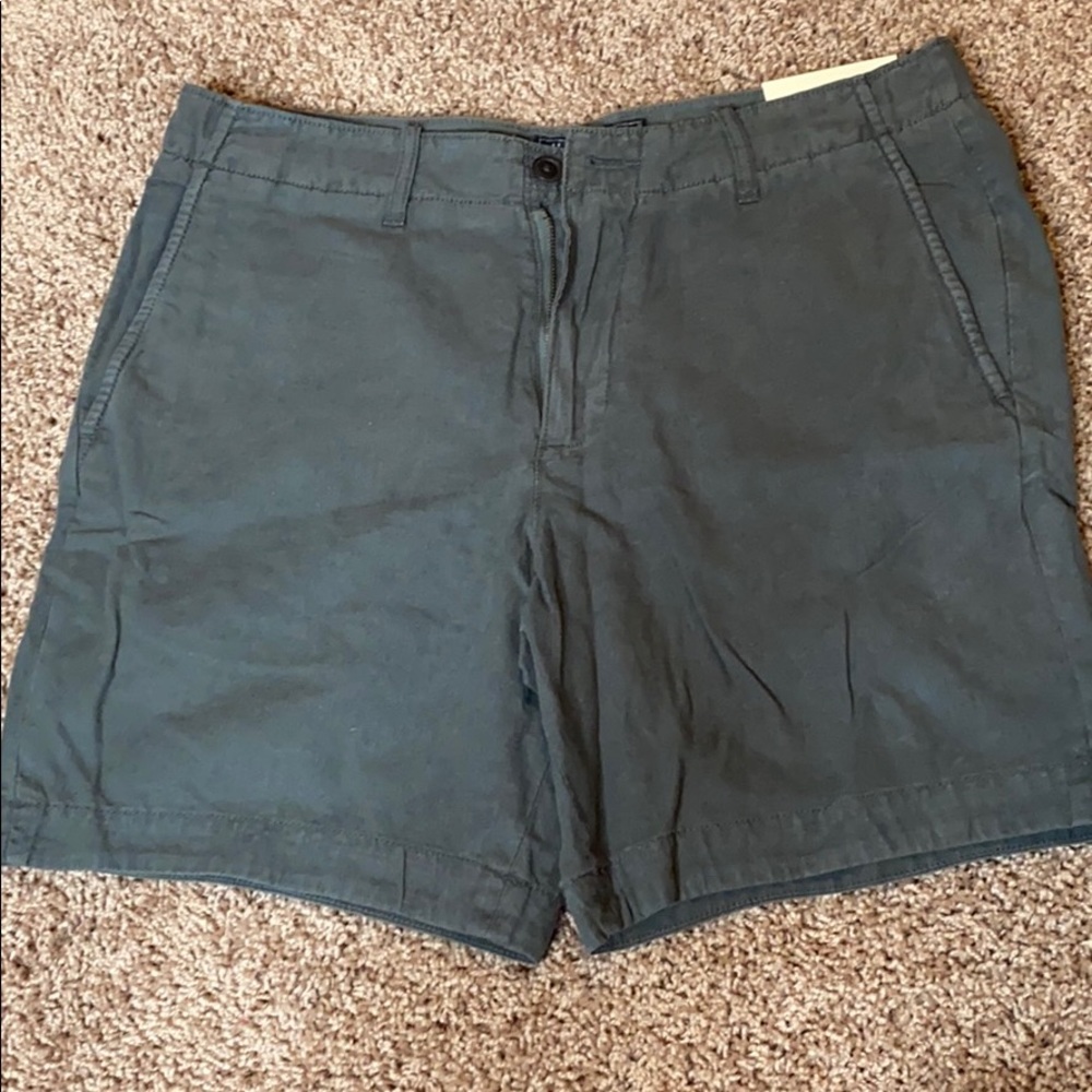 Men’s A&F shorts. 32in waist. Gray